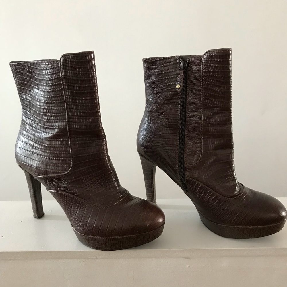 Brown leather Rockport ankle booties.